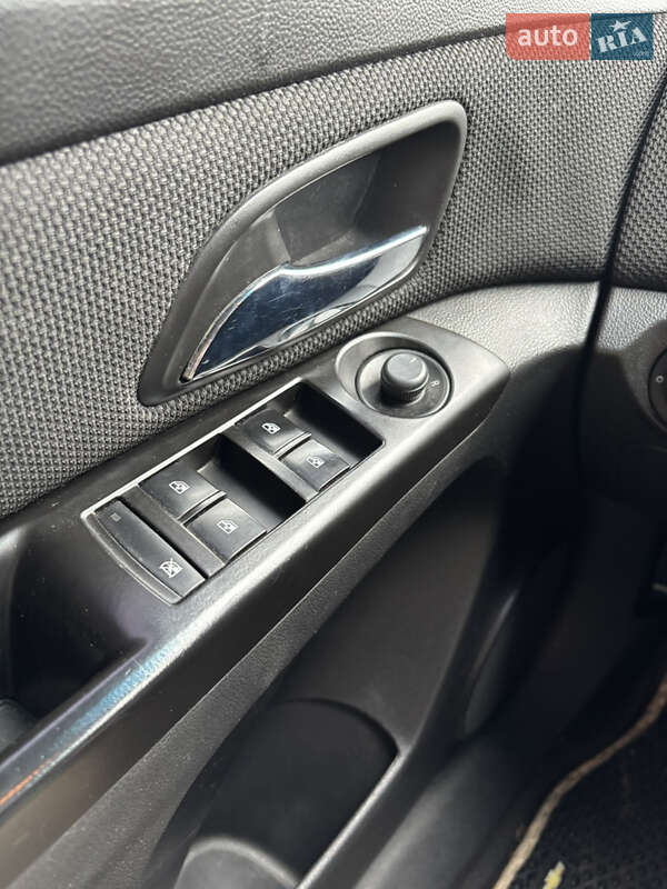 Седан Chevrolet Cruze 2014 в Чернигове