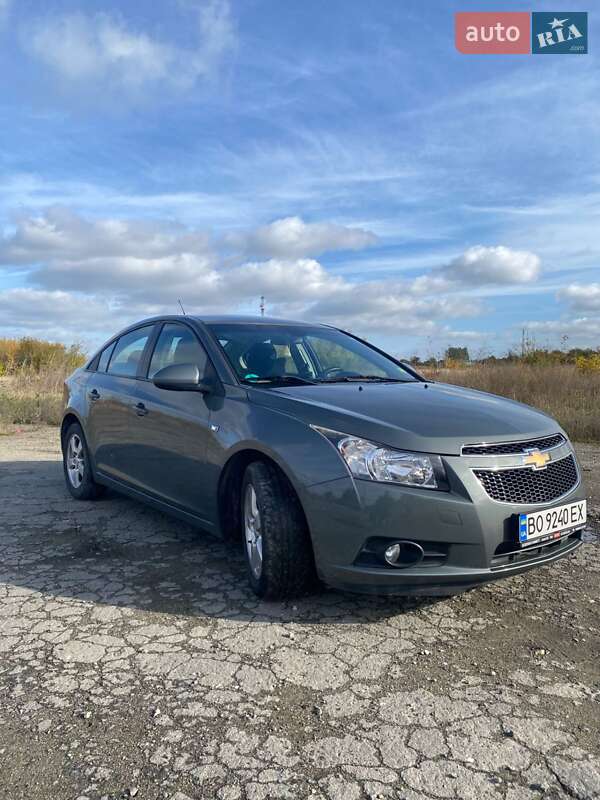 Седан Chevrolet Cruze 2011 в Волочиську