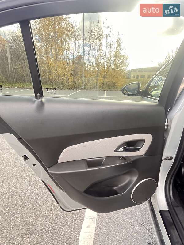 Седан Chevrolet Cruze 2011 в Луцке фото 7 Седан Chevrolet Cruze 2011 в Луцке