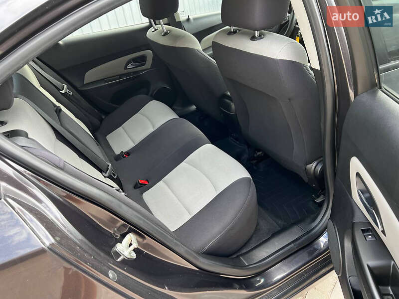 Седан Chevrolet Cruze 2014 в Днепре