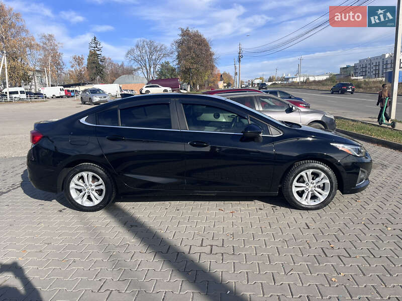 Седан Chevrolet Cruze 2018 в Черновцах