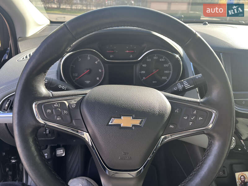 Седан Chevrolet Cruze 2018 в Черновцах