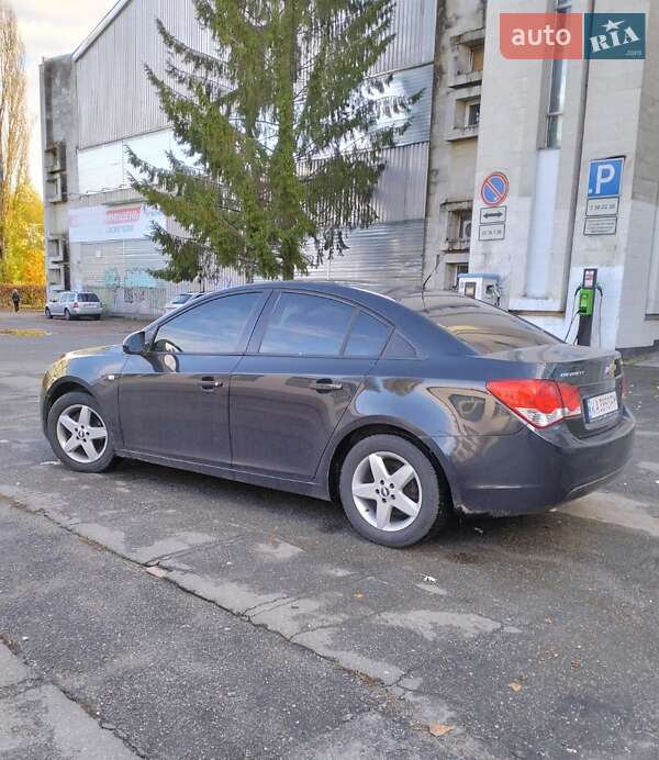Седан Chevrolet Cruze 2011 в Киеве фото 3 Седан Chevrolet Cruze 2011 в Киеве