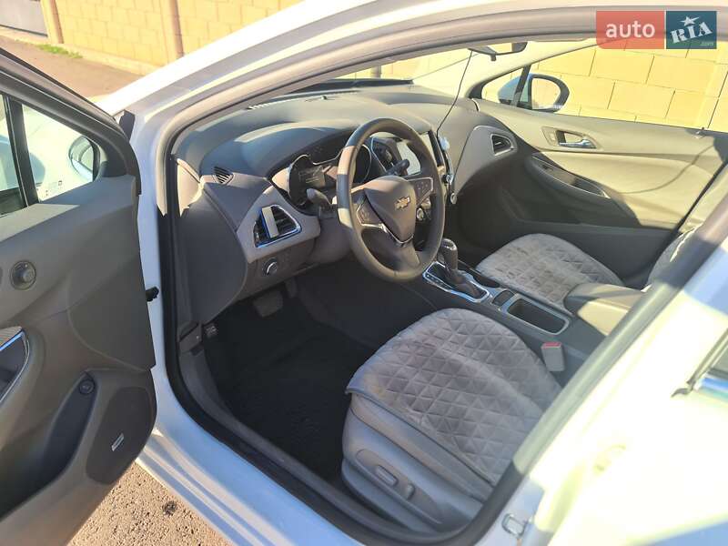 Седан Chevrolet Cruze 2016 в Черноморске