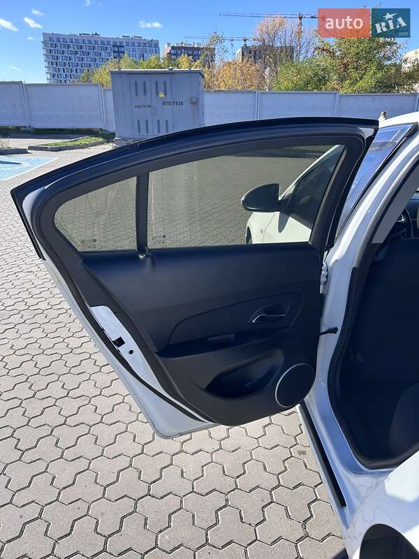 Седан Chevrolet Cruze 2012 в Киеве фото 9 Седан Chevrolet Cruze 2012 в Киеве