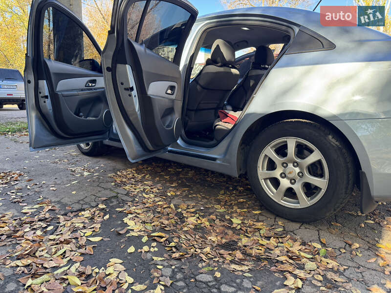 Седан Chevrolet Cruze 2010 в Покрове