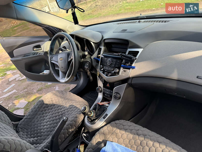 Седан Chevrolet Cruze 2010 в Покрове