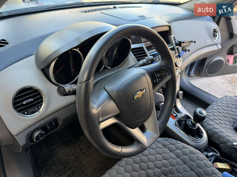 Седан Chevrolet Cruze 2010 в Покрове