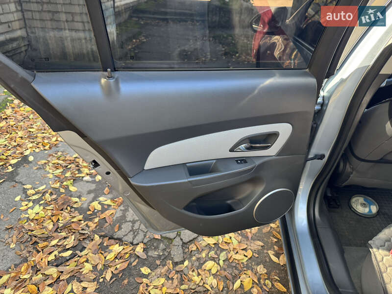 Седан Chevrolet Cruze 2010 в Покрове