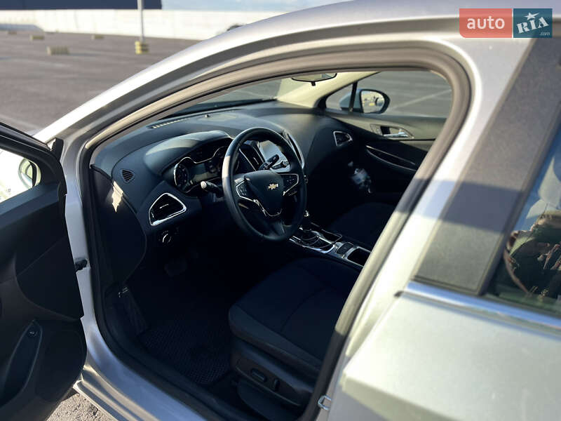 Седан Chevrolet Cruze 2017 в Львове