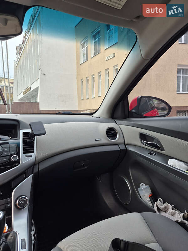 Седан Chevrolet Cruze 2010 в Полтаве