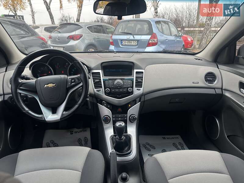 Седан Chevrolet Cruze 2010 в Смеле
