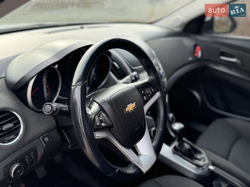 Универсал Chevrolet Cruze 2016 в Киеве фото 6 Универсал Chevrolet Cruze 2016 в Киеве
