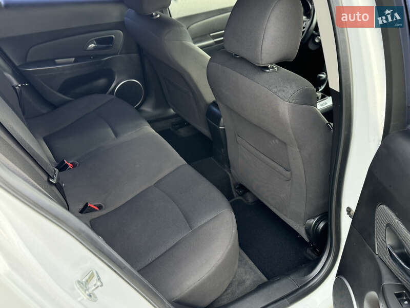 Универсал Chevrolet Cruze 2016 в Киеве фото 8 Универсал Chevrolet Cruze 2016 в Киеве