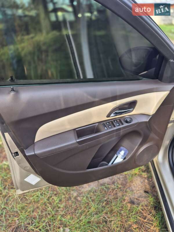 Седан Chevrolet Cruze 2013 в Чернигове