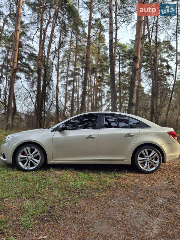 Седан Chevrolet Cruze 2013 в Чернигове