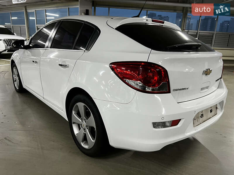 Хэтчбек Chevrolet Cruze 2012 в Новоселице