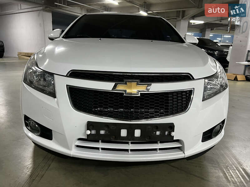 Хэтчбек Chevrolet Cruze 2012 в Новоселице