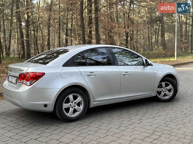 Седан Chevrolet Cruze 2012 в Львові