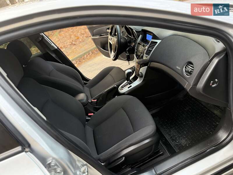 Седан Chevrolet Cruze 2012 в Львові