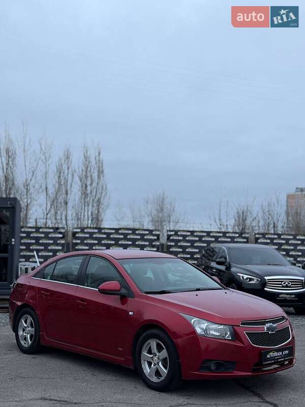 Седан Chevrolet Cruze 2011 в Киеве
