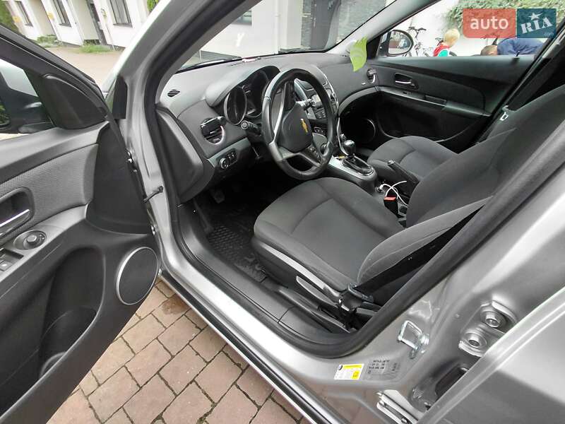 Хэтчбек Chevrolet Cruze 2012 в Львове