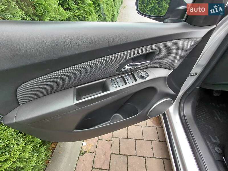 Хэтчбек Chevrolet Cruze 2012 в Львове