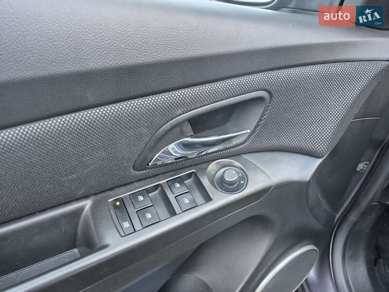 Универсал Chevrolet Cruze 2013 в Ровно фото 13 Универсал Chevrolet Cruze 2013 в Ровно