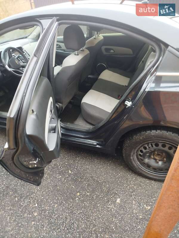 Седан Chevrolet Cruze 2011 в Буче