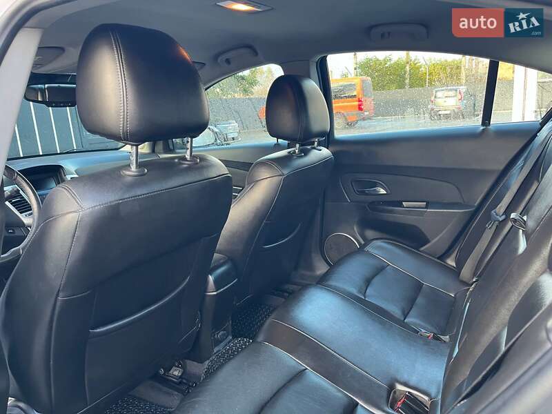 Седан Chevrolet Cruze 2011 в Ровно