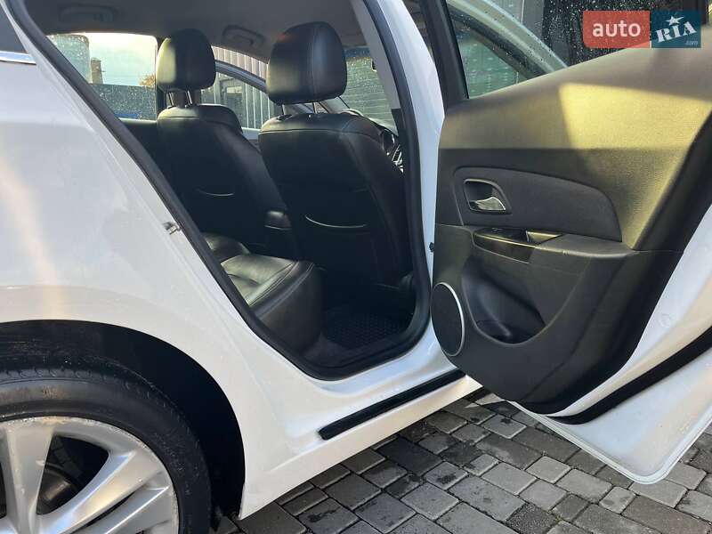 Седан Chevrolet Cruze 2011 в Ровно
