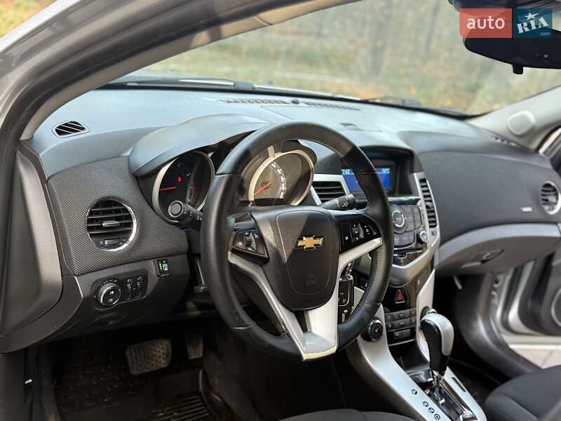 Седан Chevrolet Cruze 2012 в Львові