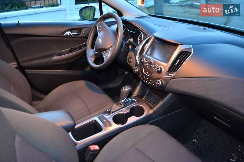 Седан Chevrolet Cruze 2016 в Ровно