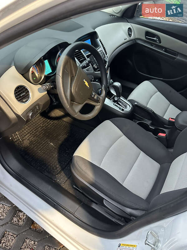 Седан Chevrolet Cruze 2015 в Львове