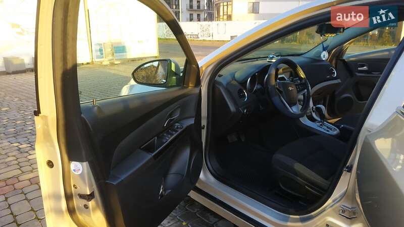 Седан Chevrolet Cruze 2014 в Івано-Франківську