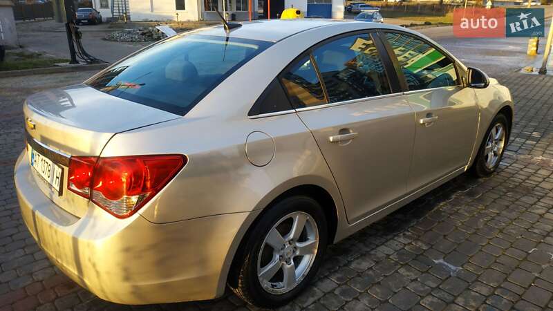 Седан Chevrolet Cruze 2014 в Івано-Франківську