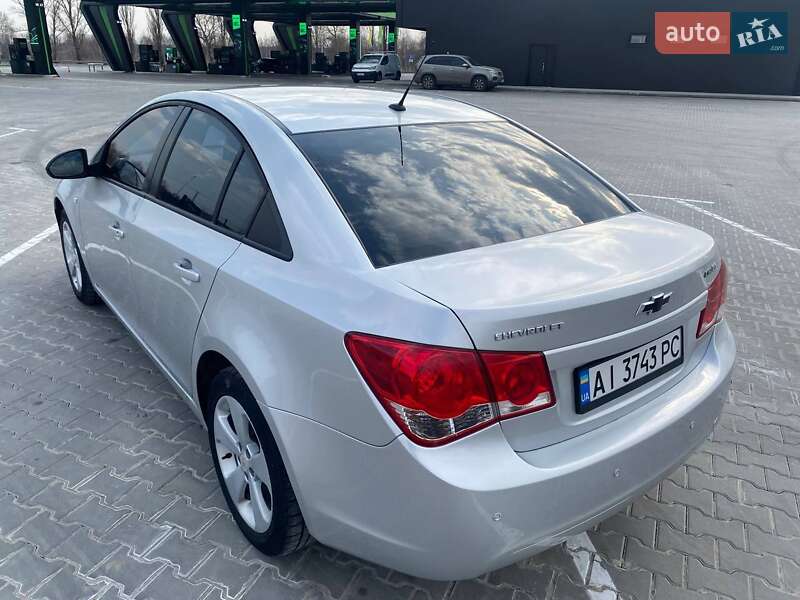Седан Chevrolet Cruze 2011 в Бучі