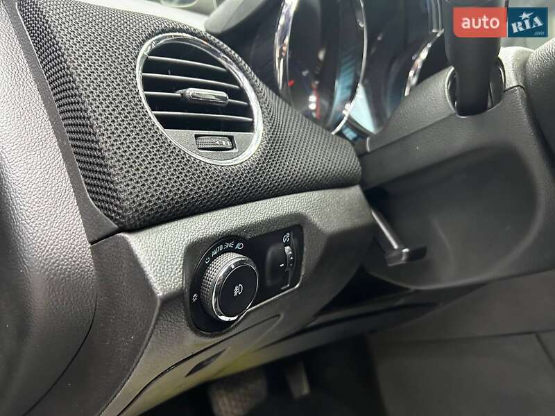 Седан Chevrolet Cruze 2013 в Чернівцях