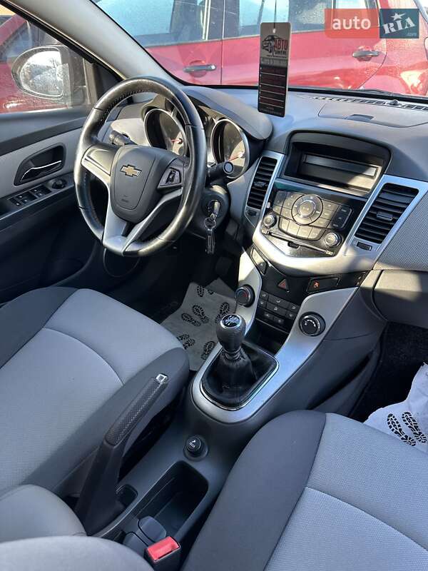 Седан Chevrolet Cruze 2010 в Смілі