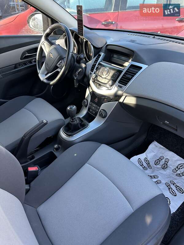 Седан Chevrolet Cruze 2010 в Смілі