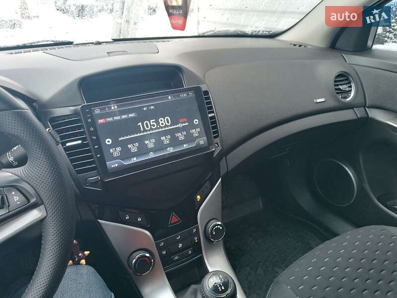 Хэтчбек Chevrolet Cruze 2011 в Полтаве