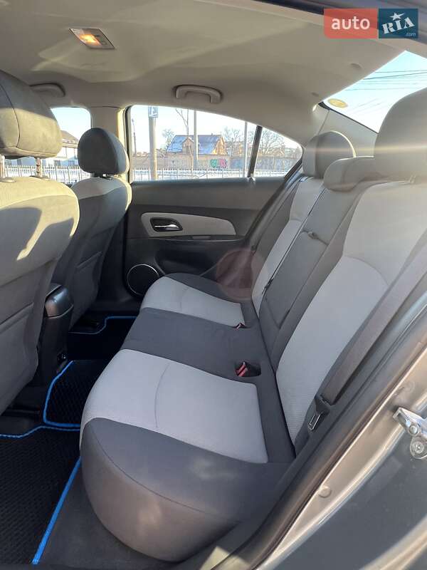 Седан Chevrolet Cruze 2010 в Львові