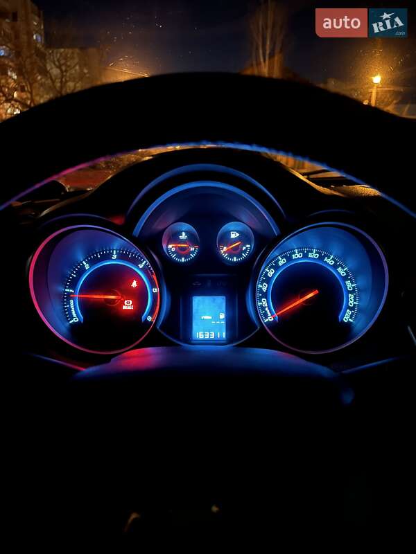 Седан Chevrolet Cruze 2010 в Львові