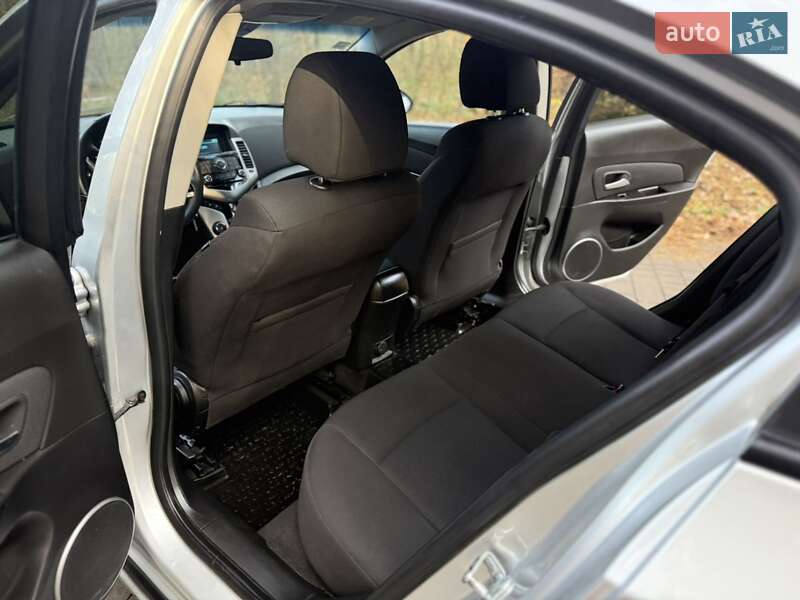 Седан Chevrolet Cruze 2012 в Нововолинську
