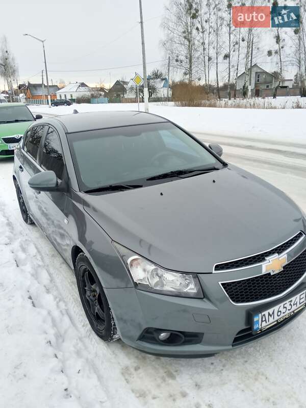 Хэтчбек Chevrolet Cruze 2011 в Емильчине