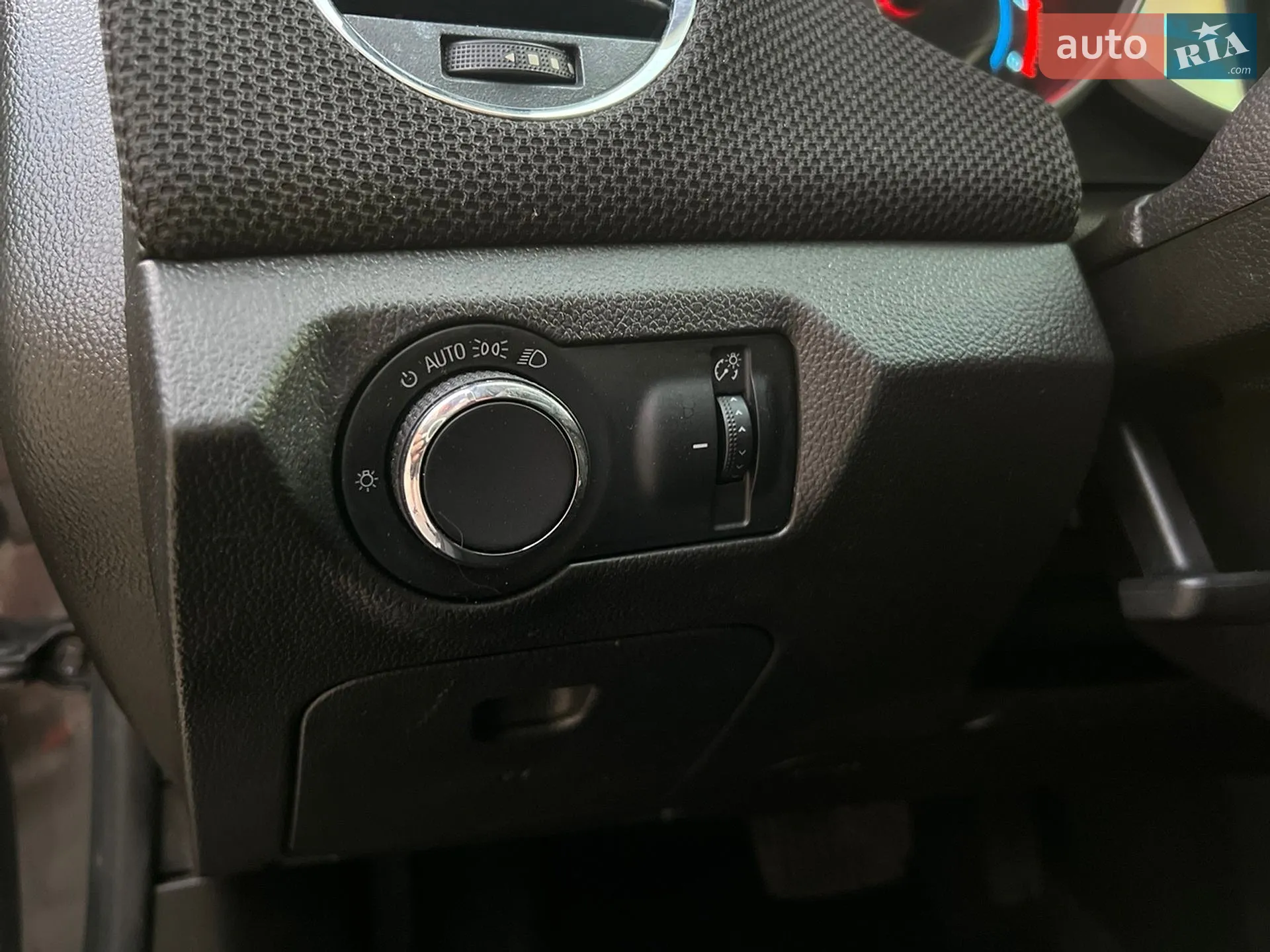 2015 Chevrolet Cruze - мініатюра 27