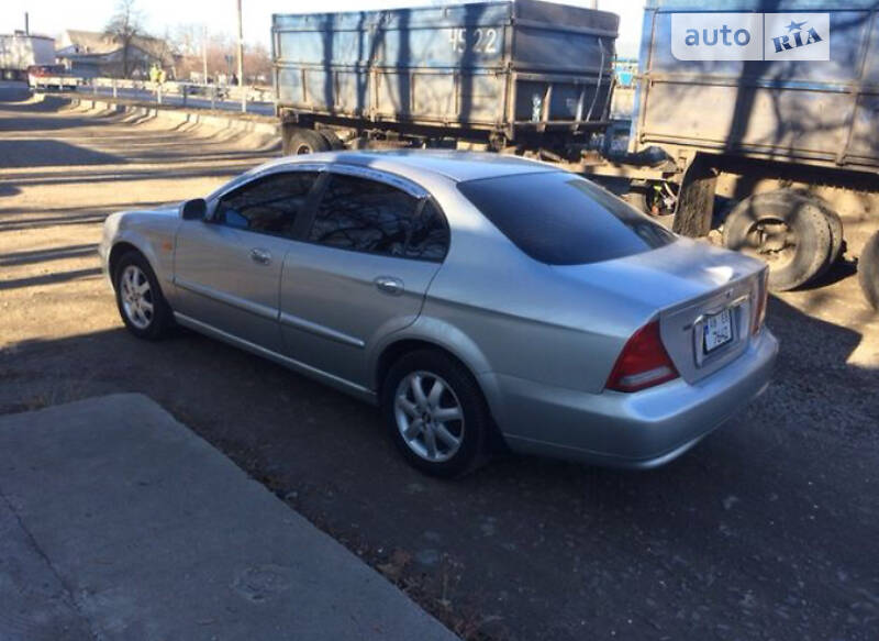 Седан Chevrolet Evanda 2002 в 