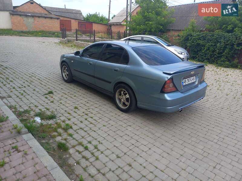 Седан Chevrolet Evanda 2004 в Погребище