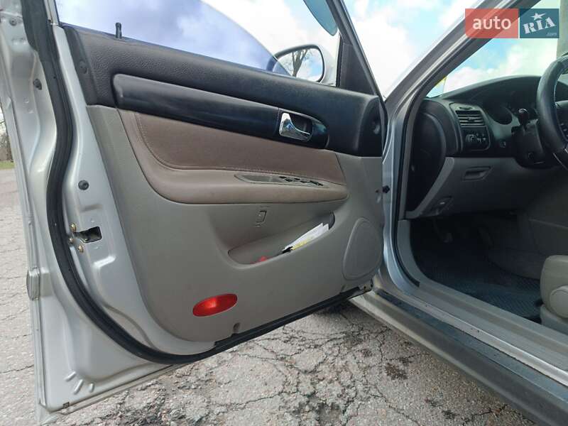 Седан Chevrolet Evanda 2005 в Фастове