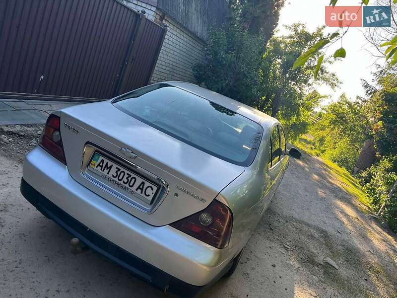 Седан Chevrolet Evanda 2005 в Житомире